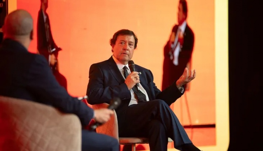 Weretilneck no descarta los proyectos de GNL en Río Negro: “No hay ninguna notificación de demora o inviabilidad”