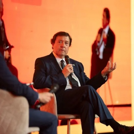 Weretilneck no descarta los proyectos de GNL en Río Negro: “No hay ninguna notificación de demora o inviabilidad”